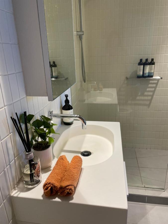 Cozy 1 Bed Apt & Spa,Free Parking ,Phenomena Views Melbourne Kültér fotó